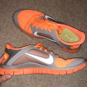 NIKE Sneakers